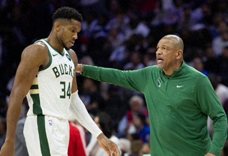 开云电竞苹果版-落后41分！落后39分！老里甩锅，字母哥自己选择的路跪着也要走完