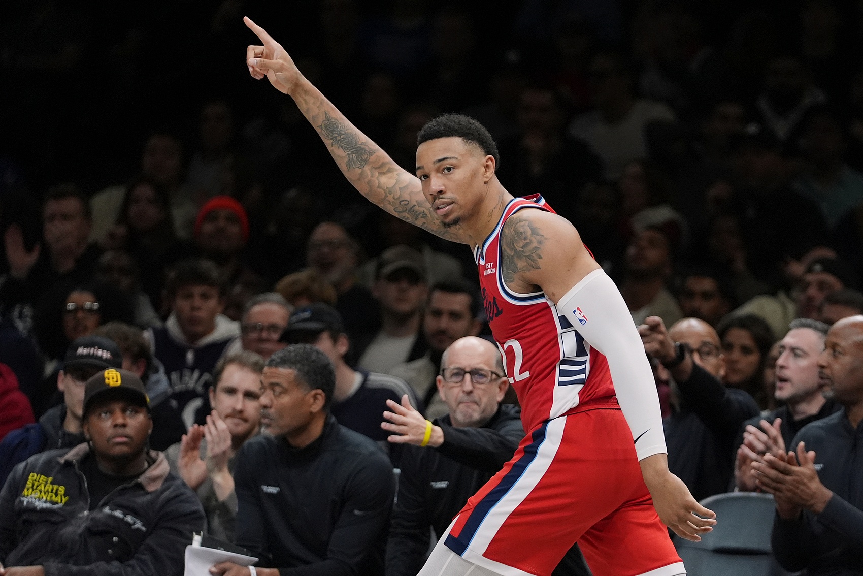 开云电竞客户端-美记：快船目标是空出一到两个名额 降低总薪资转正米勒和桑德斯