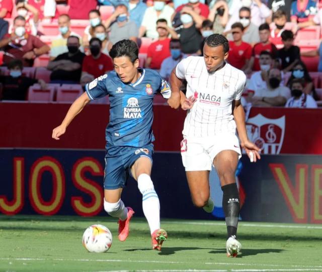 开云电竞安卓版-武磊赛季第2次首发0射门56分钟被换 球荒多达21场