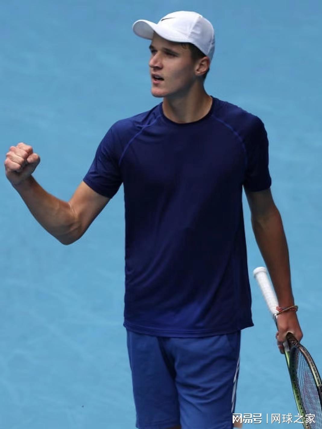 开云电竞苹果版-2025两新科巡回赛冠军，上周巡回赛逞英豪，证明自己绝非流星