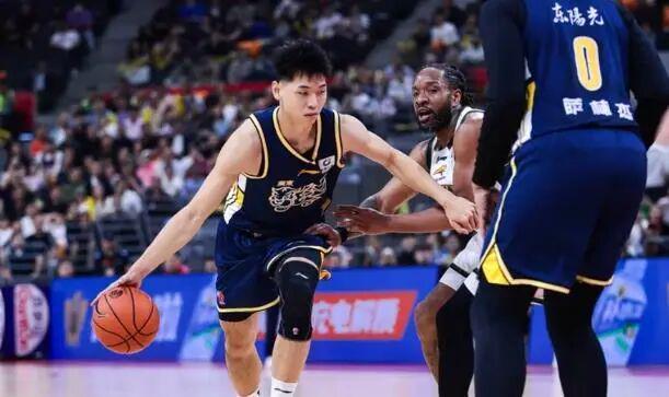 开云电竞app下载-广东队主场16分惨败，崔永熙首秀2分3篮板，莫兰德21篮板